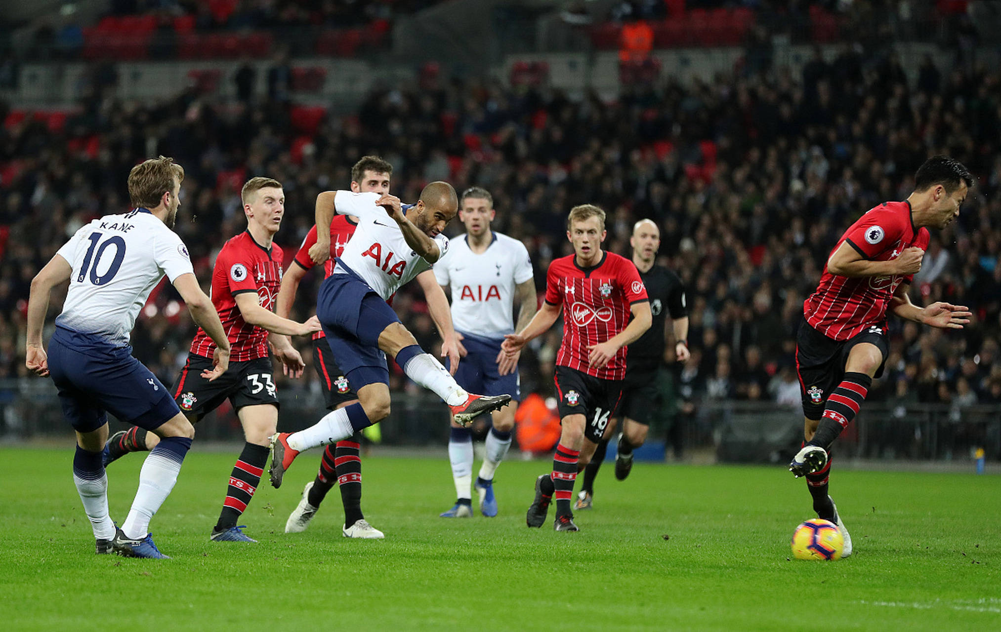 他的主场首 他的主场首